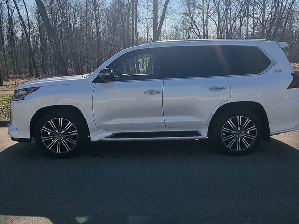 2021 Lexus LX 570 III Рестайлинг 2, белый, 10100000 рублей - вид 4