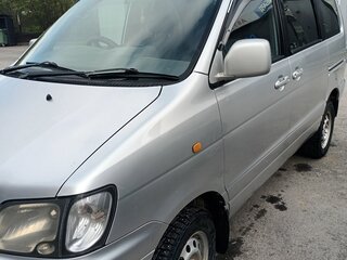 1999 Toyota Town Ace Noah III, серебристый, 700000 рублей, вид 2