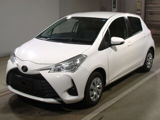 2019 Toyota Vitz III (XP130) Рестайлинг, белый, 945000 рублей, вид 1