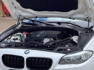 2013 BMW 5 серии 520i VI (F10/F11/F07), белый, 1650000 рублей, вид 5