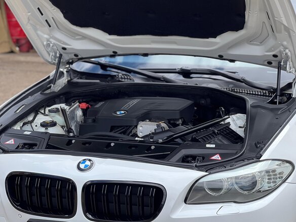 2013 BMW 5 серии 520i VI (F10/F11/F07), белый, 1650000 рублей - вид 4