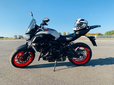 2020 Yamaha MT-07 (FZ-07), серый, 900000 рублей, вид 4