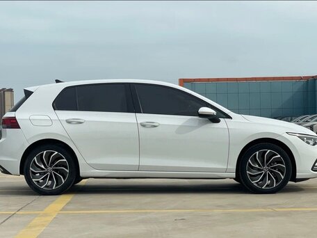 2022 Volkswagen Golf VIII, белый, 2300000 рублей, вид 4
