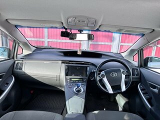 2011 Toyota Prius III (XW30), серебристый, 1600000 рублей, вид 5