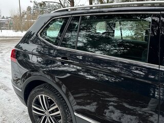 2020 Volkswagen Tiguan Allspace II, чёрный, 2912777 рублей, вид 4