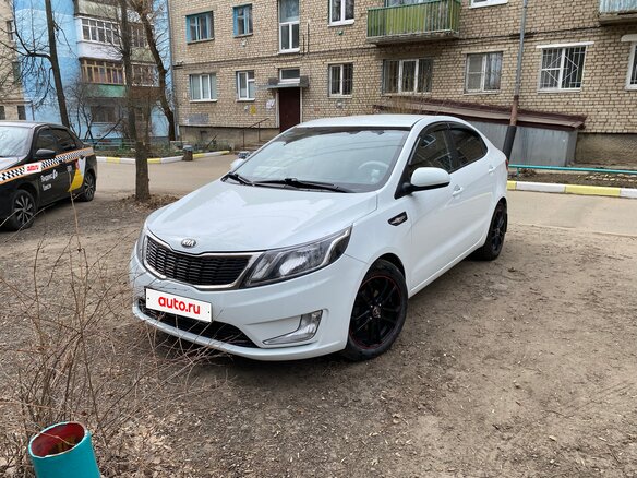 2014 Kia Rio 6-speed III, белый, 1050000 рублей