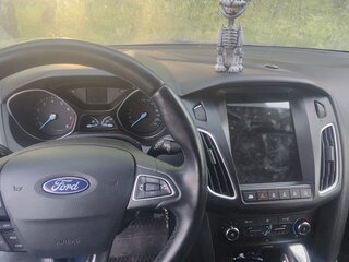 2017 Ford Focus III Рестайлинг, белый, 900000 рублей, вид 3