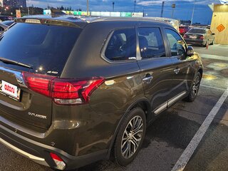 2017 Mitsubishi Outlander III Рестайлинг 2, коричневый, 1999999 рублей, вид 2