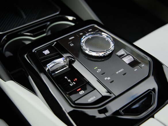 2026 BMW 5 серии 530i xDrive VIII (G60/G61/G68), чёрный, 9700000 рублей - вид 24