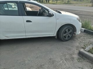 2014 Renault Logan II, белый, 400000 рублей, вид 3