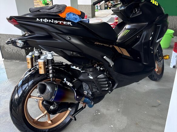 2023 Yamaha Aerox 155, чёрный, 410000 рублей - вид 2