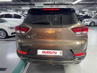2020 Chevrolet TrailBlazer III, коричневый, 2000000 рублей, вид 3
