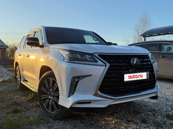 2018 Lexus LX 570 III Рестайлинг 2, белый, 9800000 рублей