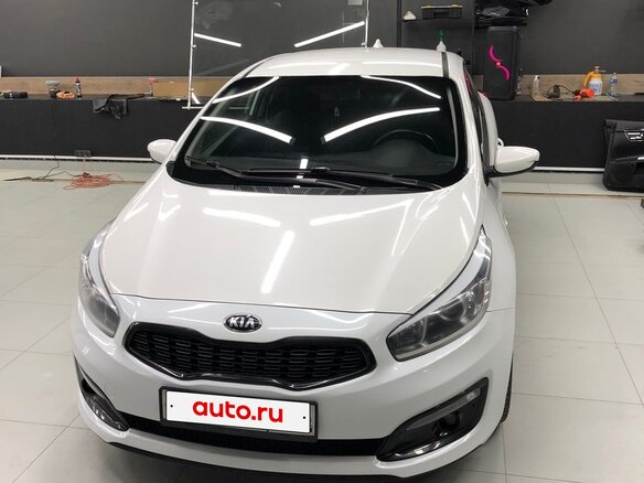 2017 Kia Ceed II Рестайлинг, белый, 1300000 рублей - вид 1