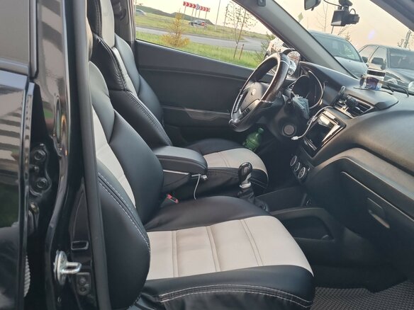 2015 Kia Rio III Рестайлинг, чёрный, 750000 рублей - вид 3