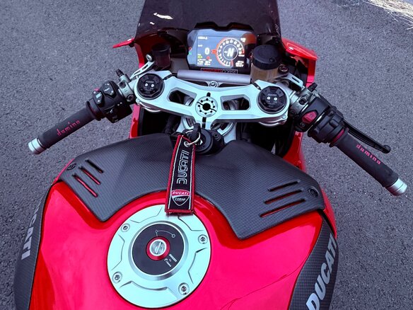 2019 Ducati Panigale V4, красный, 1340000 рублей - вид 13