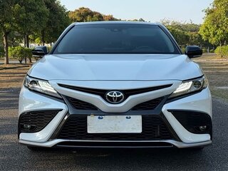 2023 Toyota Camry VIII (XV70) Рестайлинг, белый, 2600000 рублей, вид 3
