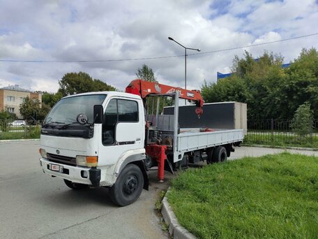 2001 Nissan Diesel Condor, белый, 3400000 рублей, вид 2