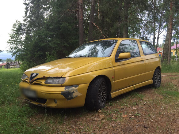 1999 Alfa Romeo 145 I Рестайлинг, жёлтый - вид 3