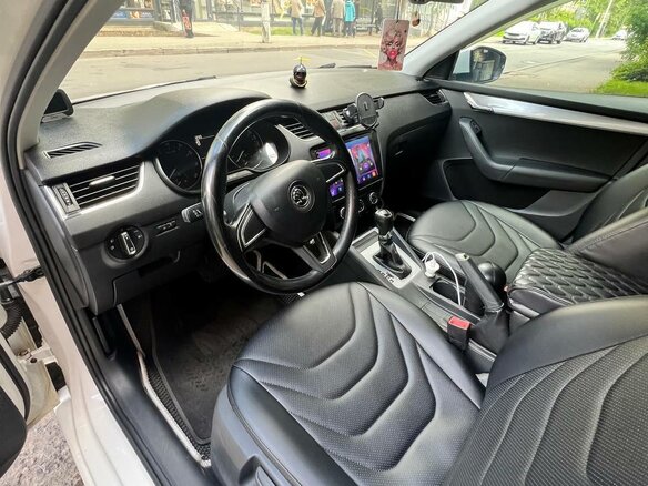 2014 Skoda Octavia III (A7), белый, 1350000 рублей - вид 4