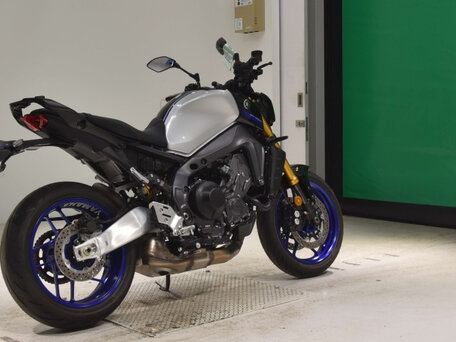2024 Yamaha MT-09 (FZ-09), чёрный, 1400000 рублей, вид 4