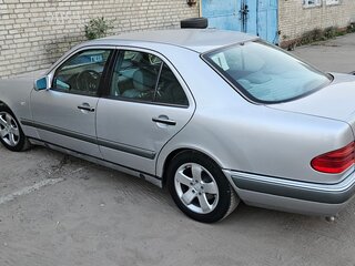 1998 Mercedes-Benz E-Класс 300 II (W210, S210), серый, 350000 рублей, вид 4