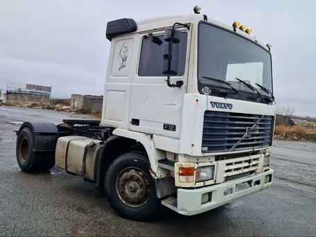 1993 Volvo F-Series, белый, 700000 рублей, вид 1