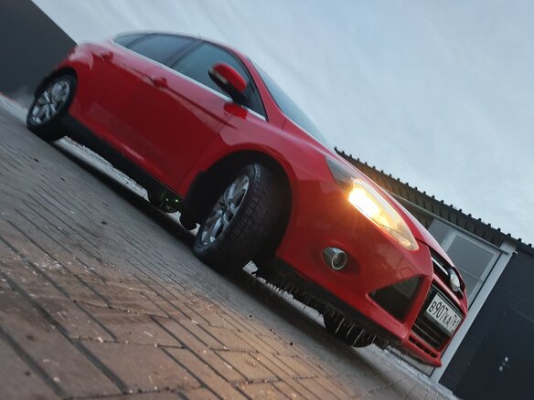 2013 Ford Focus III, красный, 820000 рублей - вид 2