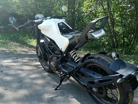 2018 Husqvarna Vitpilen 401, белый, 385000 рублей, вид 4