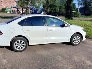 2015 Volkswagen Polo V Рестайлинг, белый, 920000 рублей, вид 2