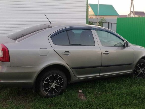 2011 Skoda Octavia II (A5) Рестайлинг, серый - вид 2