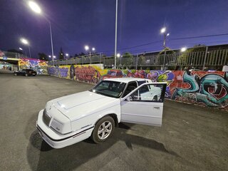 1993 Chrysler New Yorker Fifth Avenue XIII, белый, 750000 рублей, вид 3