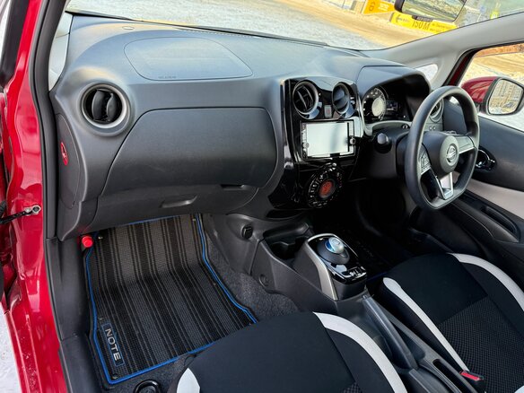 2017 Nissan Note e-Power II Рестайлинг, красный, 1150000 рублей - вид 17