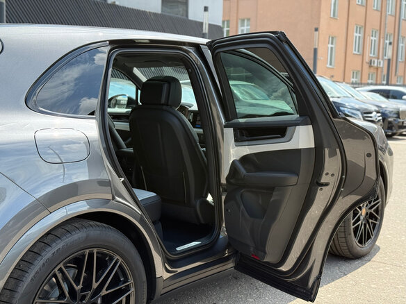2026 Porsche Cayenne III Рестайлинг, серый, 14140000 рублей - вид 10