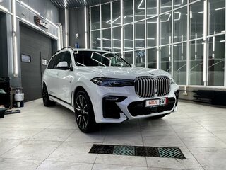 2020 BMW X7 40d I (G07), белый, 7800000 рублей, вид 4