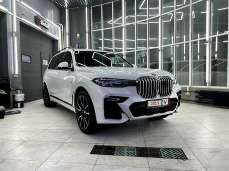 2020 BMW X7 40d I (G07), белый, 8100000 рублей, вид 4