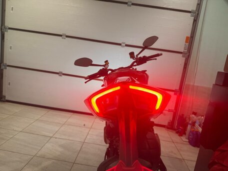 2024 Ducati Streetfighter V4, красный, 3700000 рублей, вид 2
