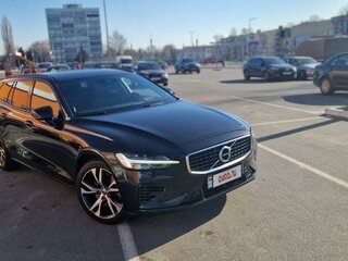 2020 Volvo V60 II, чёрный, 3100000 рублей, вид 2