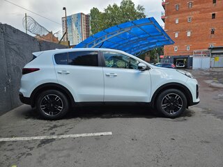 2018 Kia Sportage IV Рестайлинг, белый, 2100000 рублей, вид 5