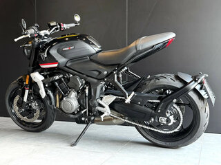 2021 Triumph Trident 660, чёрный, 930000 рублей, вид 4