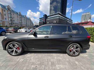 2020 BMW X7 40i I (G07), чёрный, 7000000 рублей, вид 4