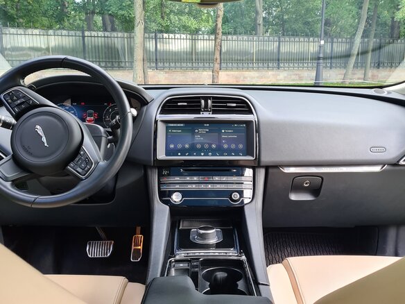 2019 Jaguar F-Pace I, красный, 3790000 рублей - вид 14