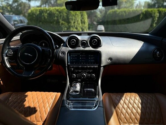 2018 Jaguar XJ IV (X351) Рестайлинг, белый, 3900000 рублей - вид 12
