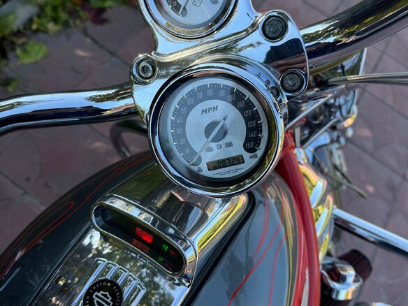 2008 Harley-Davidson V-Rod, красный, 2200000 рублей - вид 6