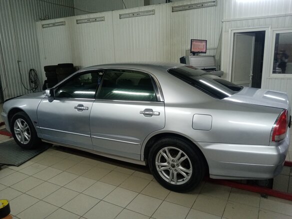2004 Mitsubishi Diamante II, серый, 585000 рублей - вид 9