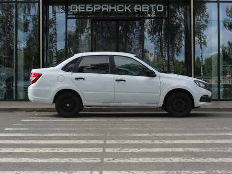 2025 Lada (ВАЗ) Granta I Рестайлинг, белый, 680000 рублей, вид 4