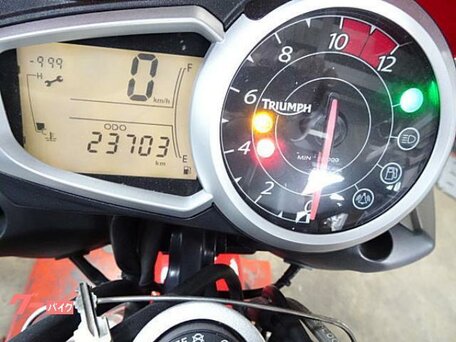 2012 Triumph Speed Triple, красный, 600000 рублей, вид 4