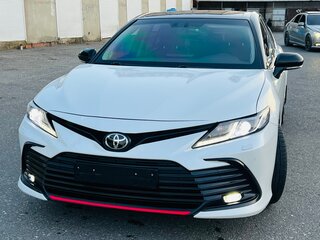 2021 Toyota Camry VIII (XV70) Рестайлинг, белый, 2885000 рублей, вид 1