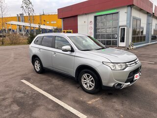2014 Mitsubishi Outlander III Рестайлинг, серебристый, 1350000 рублей, вид 2