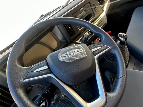 2024 Isuzu Elf (N-series), жёлтый, 5600000 рублей, вид 2